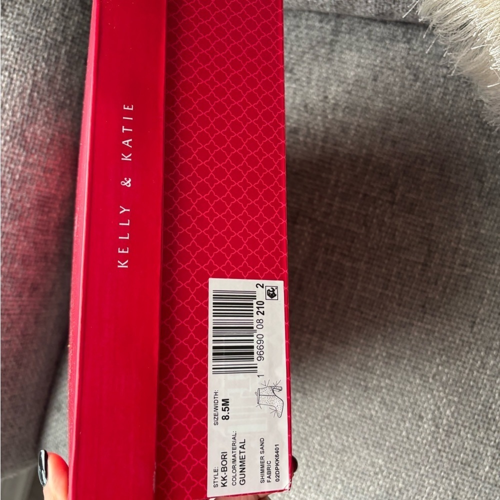Brand New Kelly & Katie Sparkle Booties - Size 8.5, Original Box - Picture 6 of 13